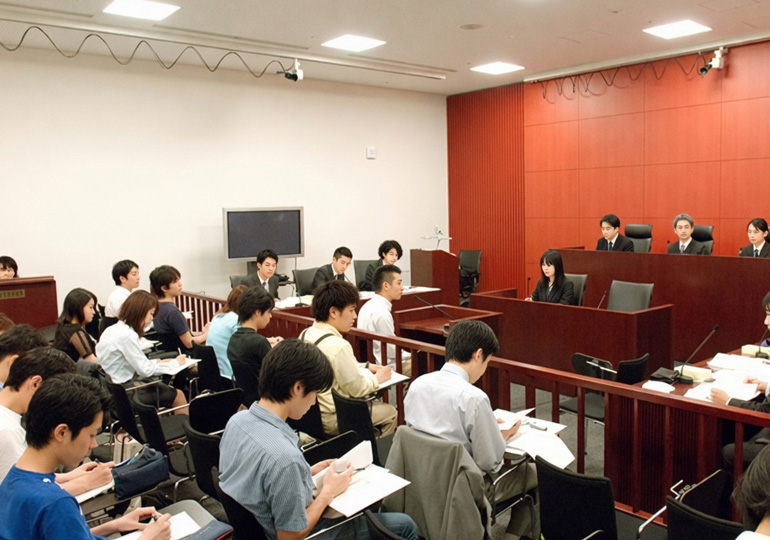 慶応義塾大学 法学部