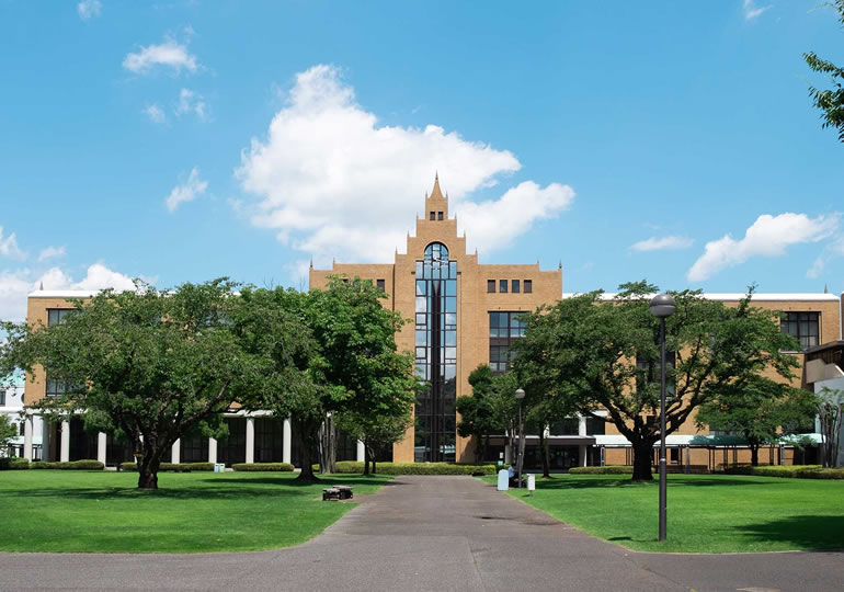 駿河台大学