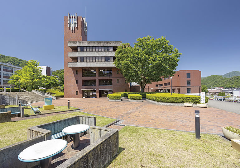 都留文科大学