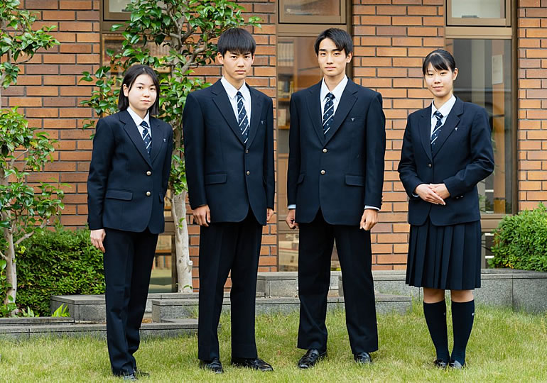 日本大学鶴ヶ丘高等学校の制服