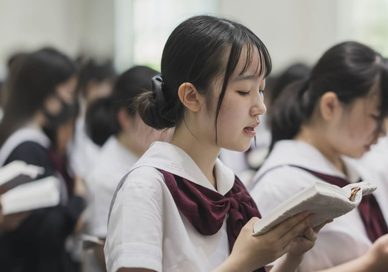 東洋英和女学院中学部 制服