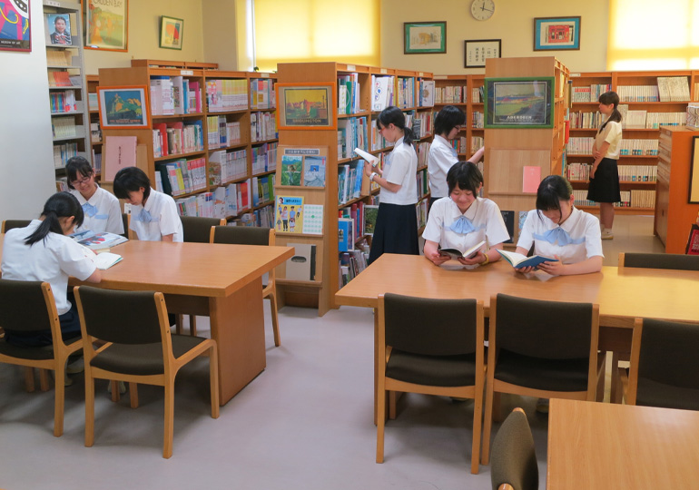 作新学院 図書館