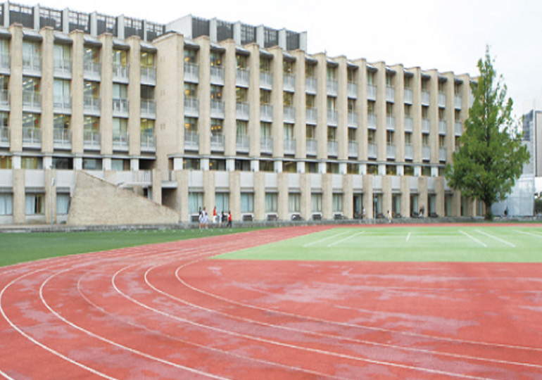 洗足学園 校庭