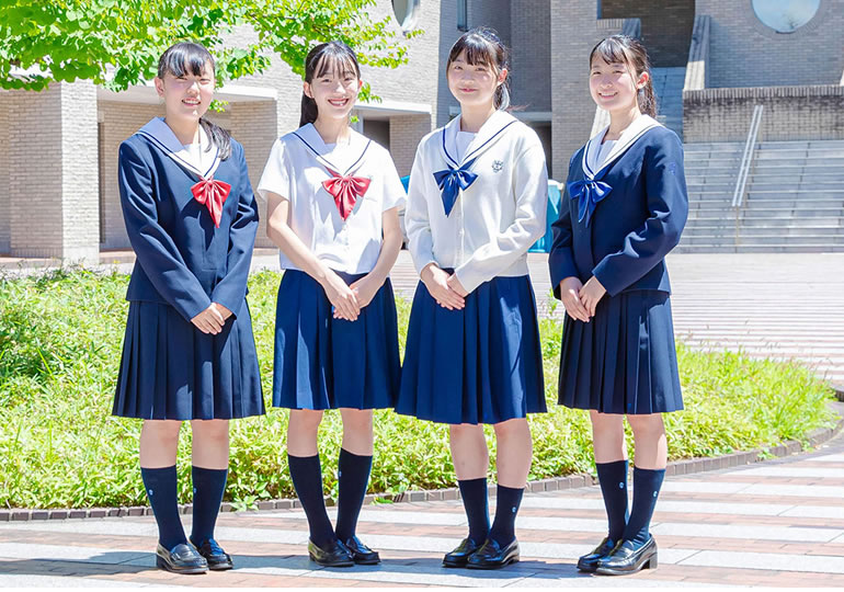 カリタス女子中学校の制服