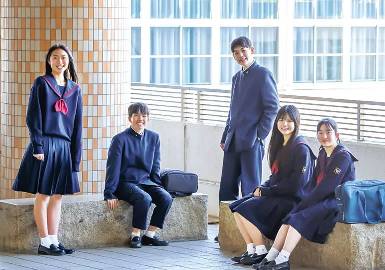 横浜隼人中学校の制服