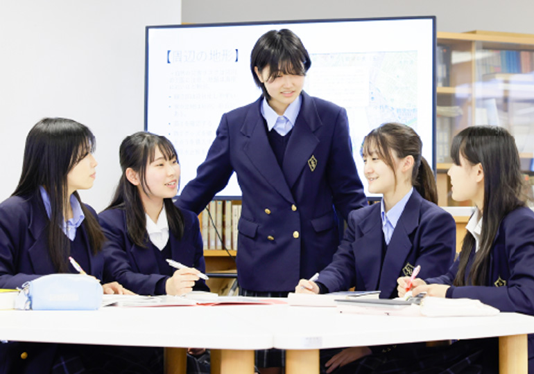 横浜女学院高等学校　制服