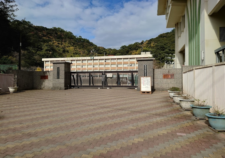 鹿児島玉龍中学校