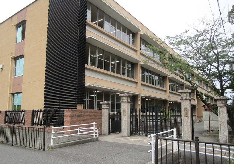 高田中学校