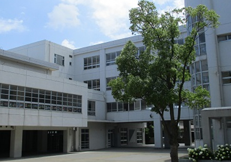 横浜中学校